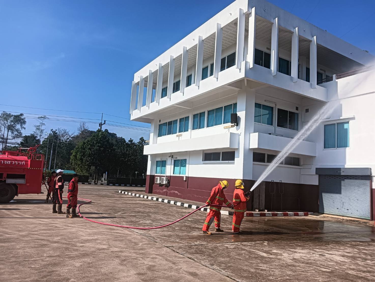 🚒 [ทต.บางสวรรค์ ร่วมซ้อมแผนเผชิญเหตุอัคคีภัย เสริมทักษะความพร้อมเพื่อความปลอดภัยของพี่น้องประชาชน]