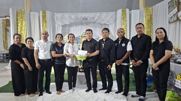 🚩🚩🚩นายทวีศักดิ์ หนูคง นายกเทศมนตรีตำบลบางสวรรค์ประธานในพิธี พร้อมสมาชิกสภา เจ้าหน้าที่ คณะเจ้าภาพและพี่น้องประชาชนร่วมเป็นเจ้าภาพสวดพระอภิธรรมศพในงานบำเพ็ญกุศลศพคุณพ่อประจวบ เนียมศรี อายุ  81 ปี ในคืนวันที่ 18 ก.พ.2568